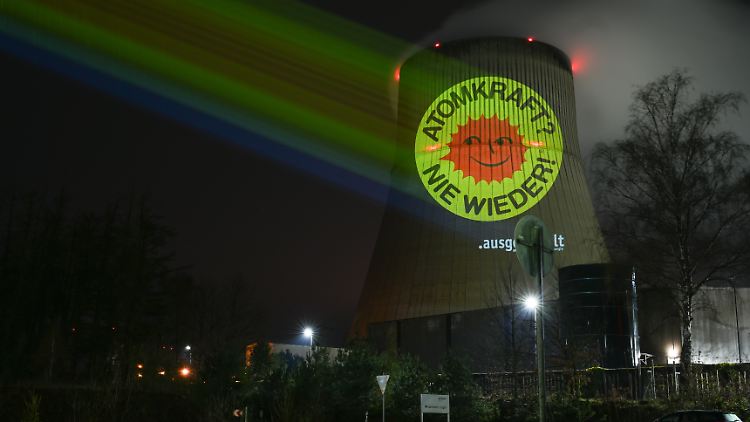 Aktivisten jubeln im Emsland über das endgültige Aus der Atomkraft.