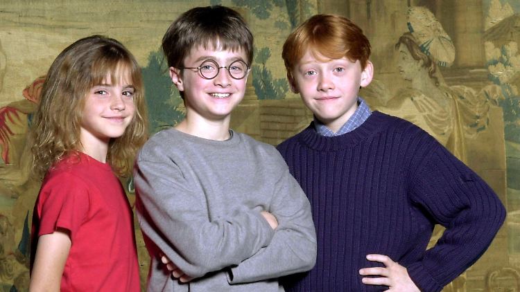 In den "Harry Potter"-Filmen verkörperten Emma Watson, Daniel Radcliffe und Rupert Grint die drei Hauptdarsteller. Für die Serie wird ein komplett neuer Cast ausgewählt.