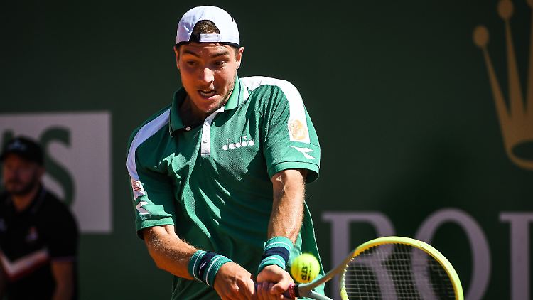 "Und dann wurde ich leider ein bisschen nervös", sagt Struff über den zweiten Satz. Am Ende gewinnt er trotzdem.