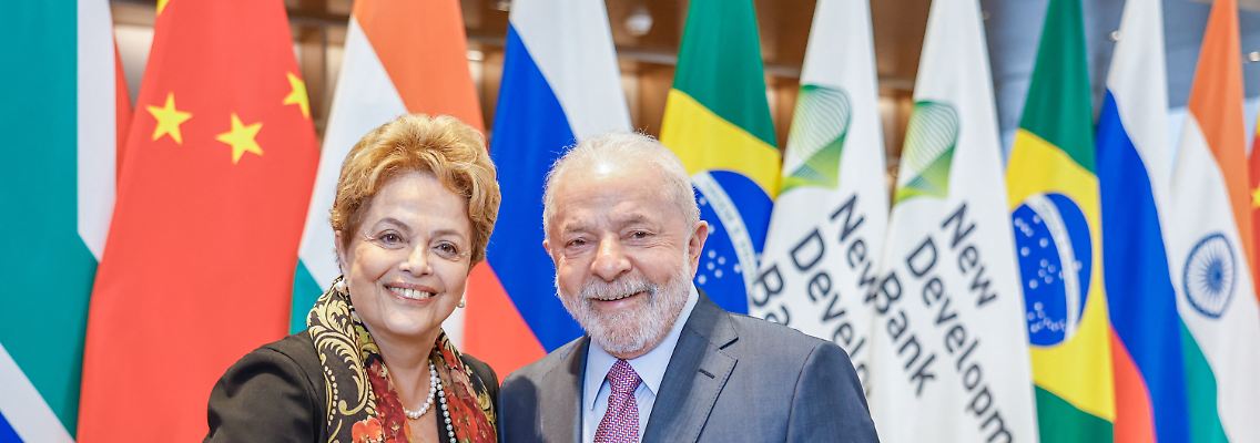 Der brasilianische Präsident Luiz Inácio Lula da Silva bei der Amtseinführung der früheren brasilianischen Staatschefin Dilma Rousseff als Präsidentin der Neuen Entwicklungsbank