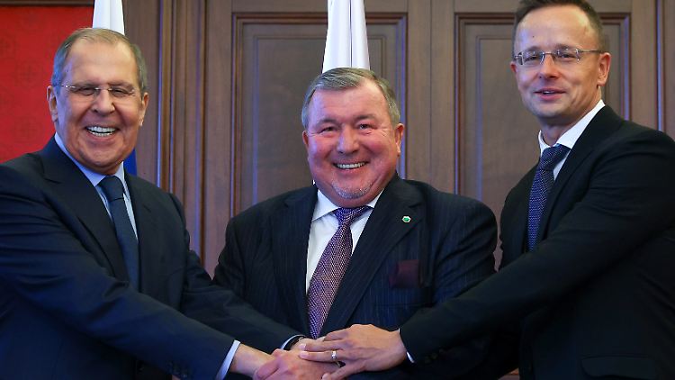 2021 schaute der russische Außenminister Sergej Lawrow in der Zentrale der IIB in Budapest vorbei. 