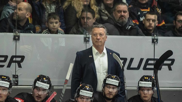 Harold Kreis erlebte ein unglückliches Debüt hinter der Bande des DEB-Teams.