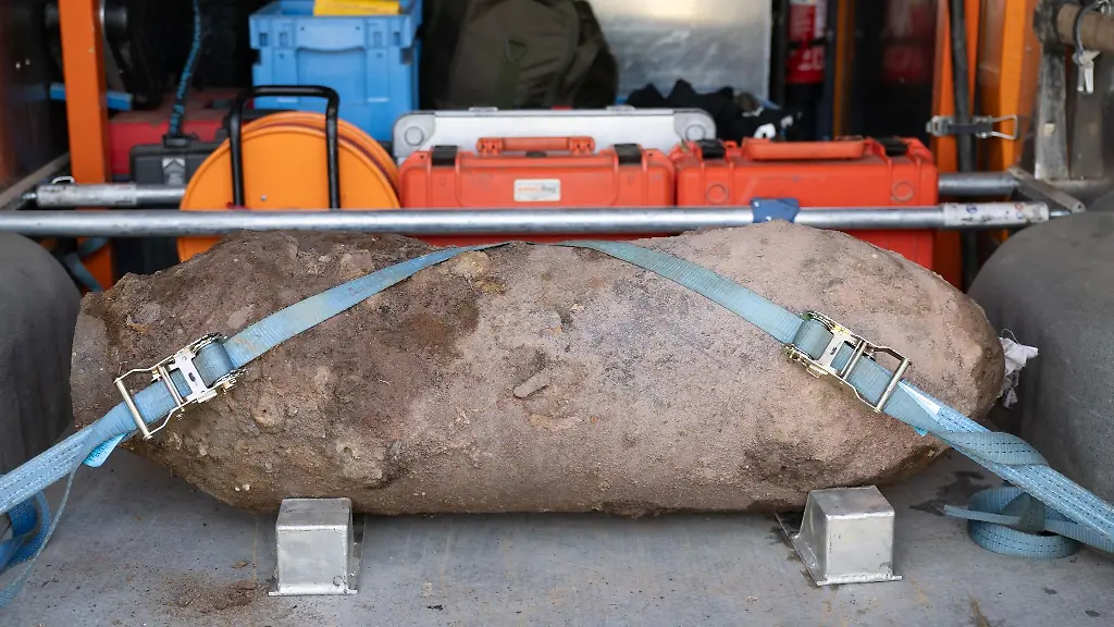 Eine-Fliegerbombe-aus-dem-Zweiten-Weltkrieg