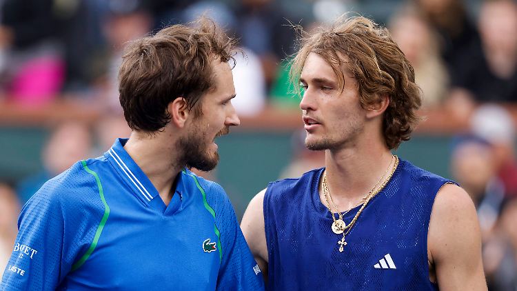 Daniil Medwedew und Alexander Zverev haben etwas zu besprechen.