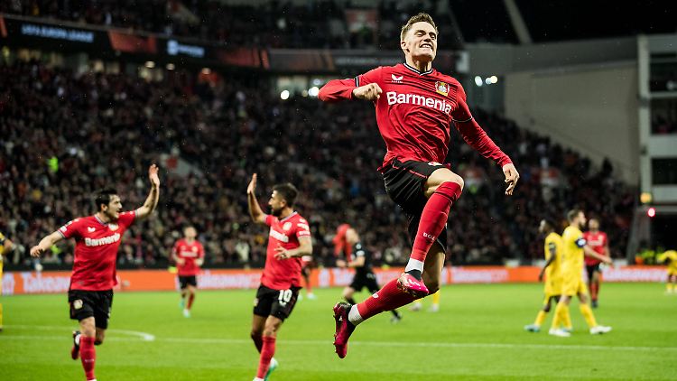 Ein bisschen Abheben ist nach dem wichtigen Treffer in der Europa League erlaubt.