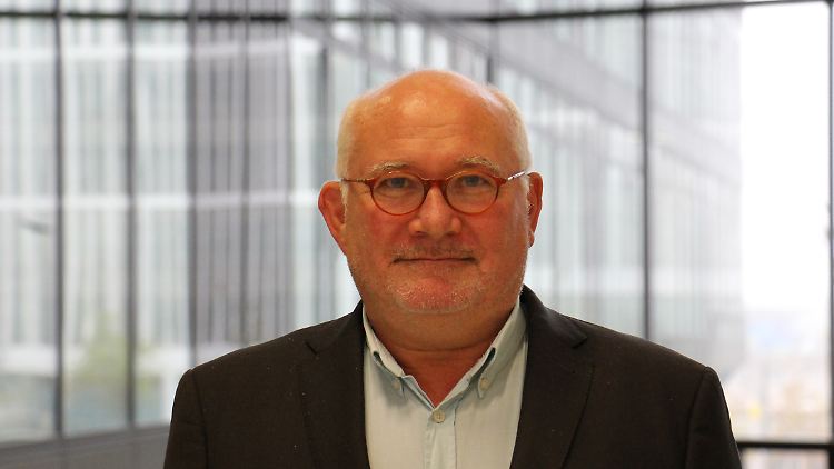Prof. Dr.-Ing. Thomas Krüger leitet seit 2000 das Arbeitsgebiet Projektentwicklung und Projektmanagement im Fachbereich Stadtplanung an der Hafencity Universität Hamburg. Schwerpunkte der Forschung sind die Wechselwirkungen von Immobilien- und Stadtentwicklung.