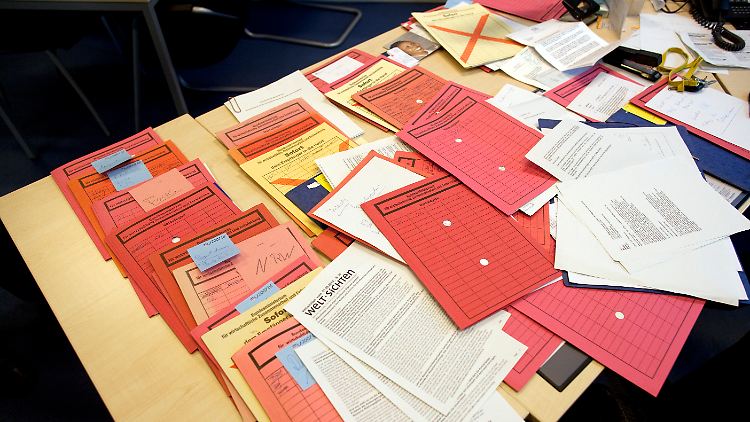 "Oft wird die Prüfung der Antragsunterlagen auch durch nur stückweise Nachforderung von Unterlagen immer weiter in die Länge gezogen", klagt der Bauernverband.