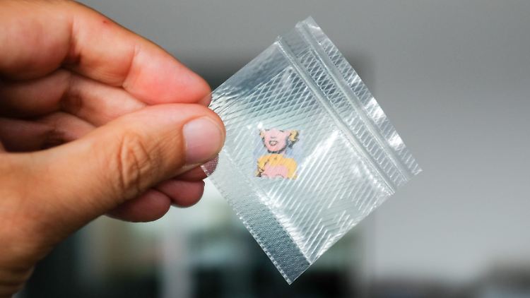 LSD-Plättchen mit einem Bild von Marilyn Monroe.