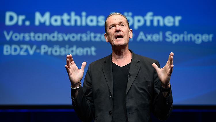 Döpfner war bis Herbst 2022 Präsident des Bundesverbands Digitalpublisher und Zeitungsverleger (BDZV), trat aber im Zuge der Affäre um "Bild"-Chef Julian Reichelt vorzeitig zurück.