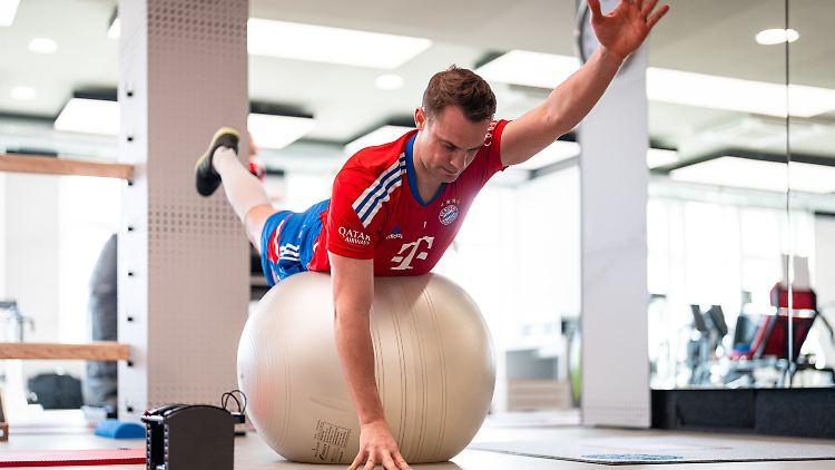 Manuel Neuer arbeitet in der Reha und inzwischen auch wieder auf dem Platz.