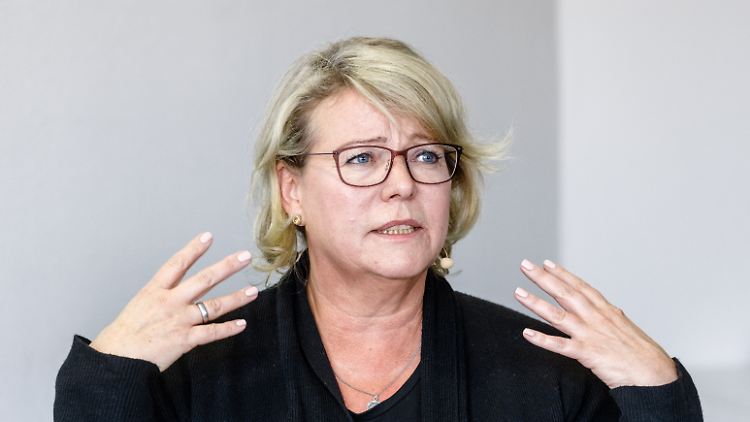 Sätze, die nicht in Ordnung sind: Bild-Chefredakteurin Marion Horn hadert mit durchgestochenen Döpfner-Interna.