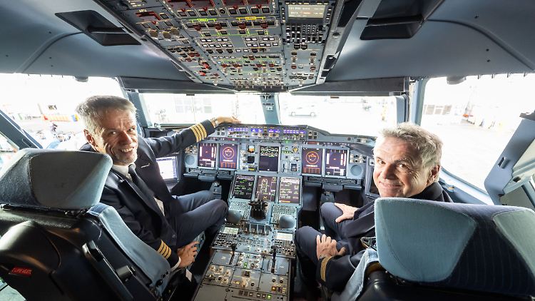 Cockpit einer Lufthansa-Maschine des Typs Airbus A380: Nach dreijähriger Pause müssen die Crews für ihren Einsatz trainieren.