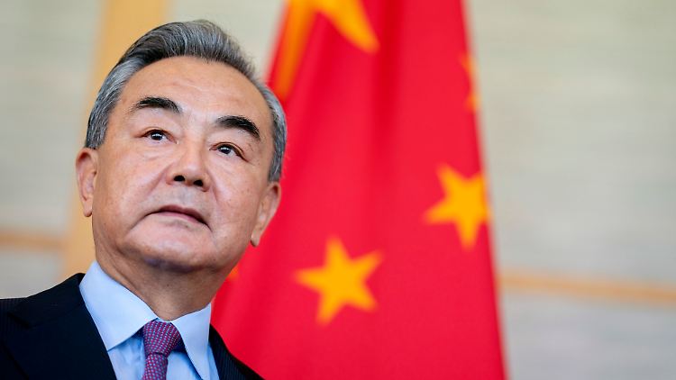 Wang Yi spricht von einer "friedlichen Wiedervereinigung" mit Taiwan.
