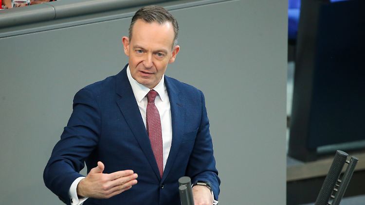  "Wir müssen jetzt klug reagieren und künstliche Intelligenz vernünftig regulieren, bevor es dafür zu spät ist", sagte Wissing.
