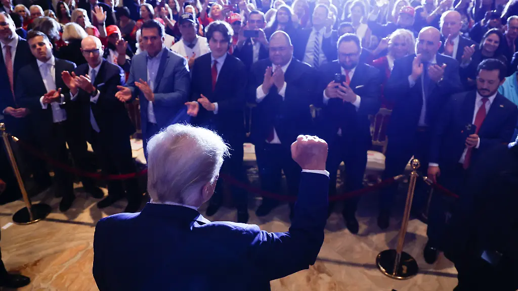 2022-11-16T033645Z-681026511-RC2RMX98MUJ7-RTRMADP-3-USA-ELECTION-TRUMP