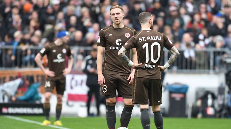Enttäuschte Gesichter beim FC St. Pauli.