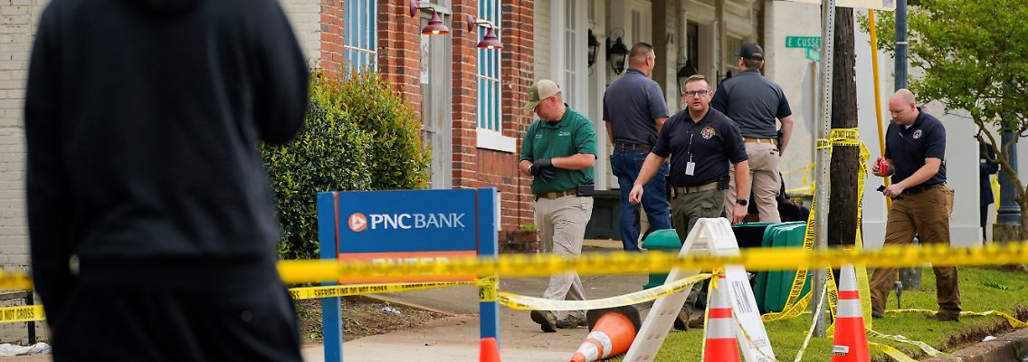 2023-04-16T162931Z_1736882927_RC2RF0A5JCK5_RTRMADP_3_ALABAMA-SHOOTING.JPG