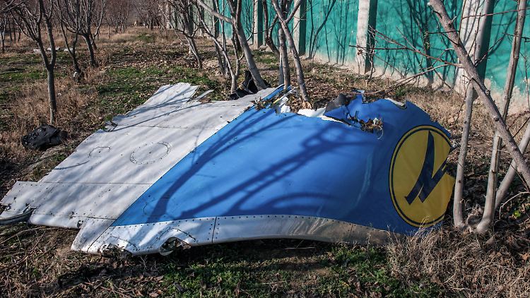 Wrackteil an der Absturzstelle. Die ukrainische Boeing mit der Flugnummer PS752 war gerade in Teheran gestartet, als sie von Raketen getroffen wurde. 