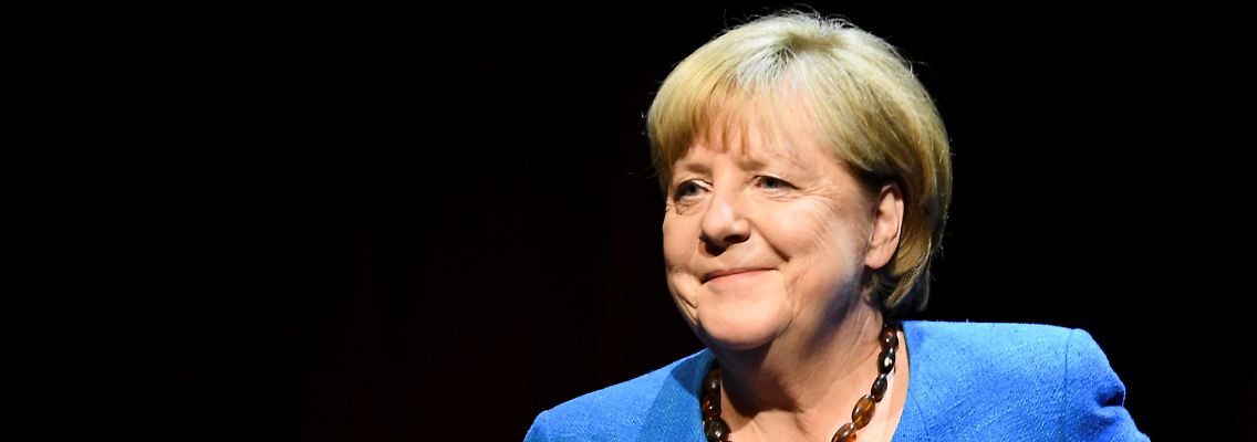 2022-06-07T184115Z_2093875412_RC26NU9O0M59_RTRMADP_3_GERMANY-POLITICS-MERKEL.JPG