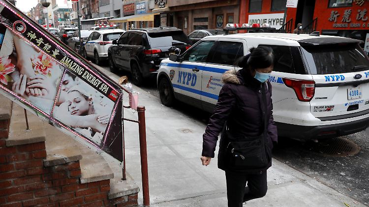 Ein Wagen der New Yorker Polizei parkt in Chinatown. 