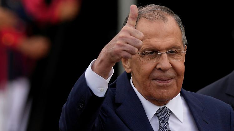 Russland sei an einer schnellen Lösung des "Konflikts" interessiert, sagt Lawrow über den Angriffskrieg. 