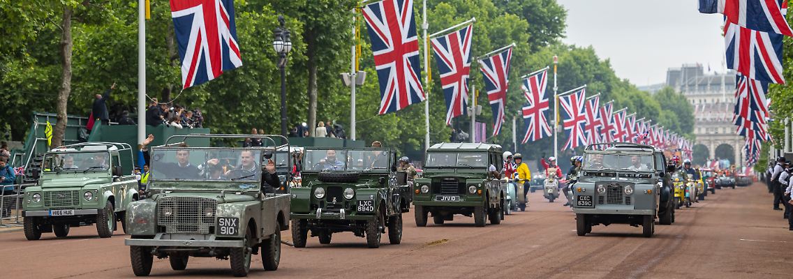 01LandRoverr.jpg