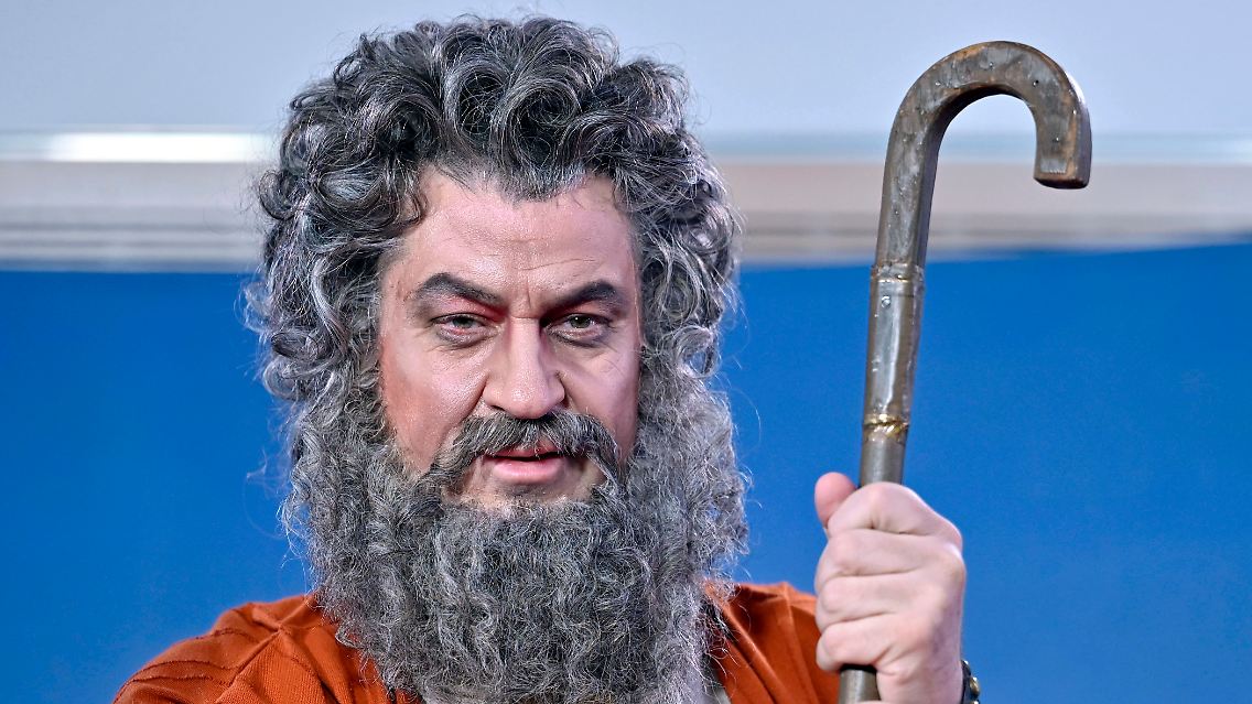 Markus Söder sieht sich selbst vermutlich mehr als Moses: So verkleidet ging er im Februar 2023 zu einer TV-Faschingssitzung.