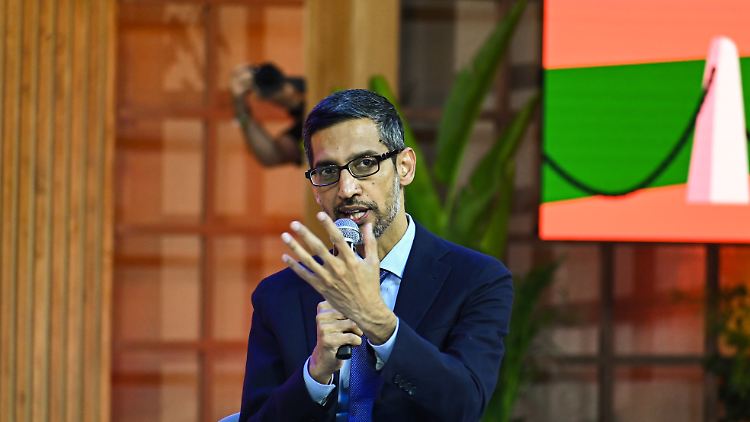 Im Tech-Wettlauf bei künstlicher Intelligenz spricht sich Google-Chef Sundar Pichai für rechtliche Leitplanken für die neuen Technologien aus. Sorgen bereiten ihm vor allem sogenannte Deepfake-Videos.