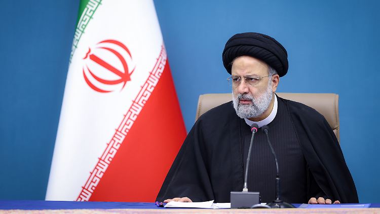 Irans Präsident Raisi sprach seine Drohung im Staatsfernsehen aus.