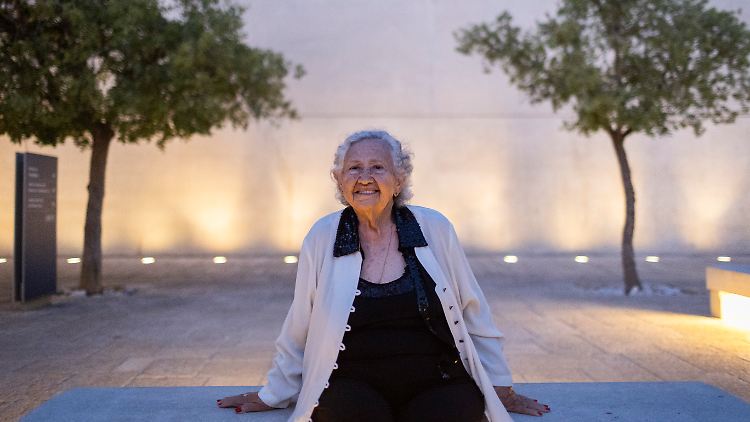 Die Holocaust-Überlebende Tova Gutstein während ihres Interviews im Museum "Yad Vashem" in Jerusalem.