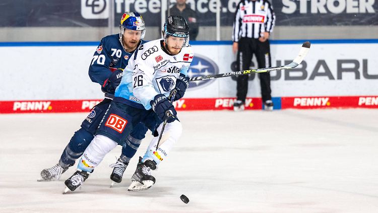 Ty Ronning (rechts) jubelte am Ende mit ERC Ingolstadt.