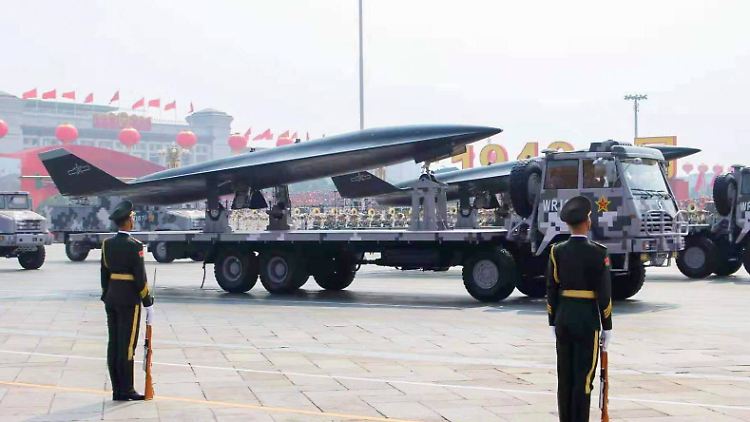 Unbemannte Fluggeräte des Typs WZ-8 bei einer Militärparade in Peking im Herbst 2019.