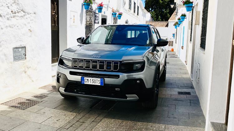 In der Kühlermaske eines originalen Jeeps müssen immer sieben Streben erhalten sein. Das "e" steht für rein elektrischen Antrieb.