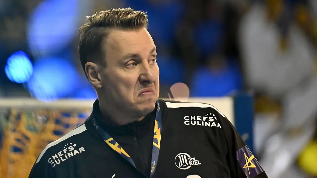 Filip-Jicha-Trainer-des-THW-Kiel-waehrend-des-Spiels