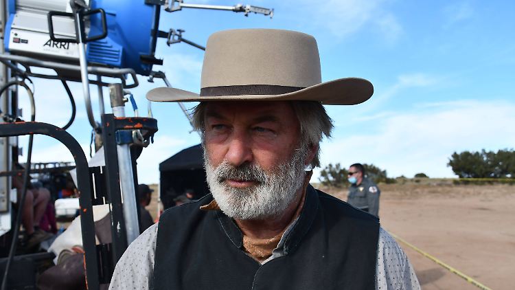 Alec Baldwin tritt nicht nur in "Rust" als Schauspieler in Erscheinung. Er produziert auch den Western.