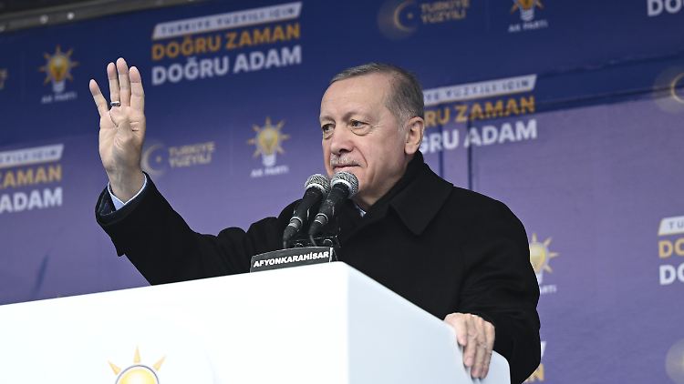 Erdogan findet mit seiner LBTQ-feindlichen Gesinnung Anklang in ultrakonservativen Wählerkreisen.