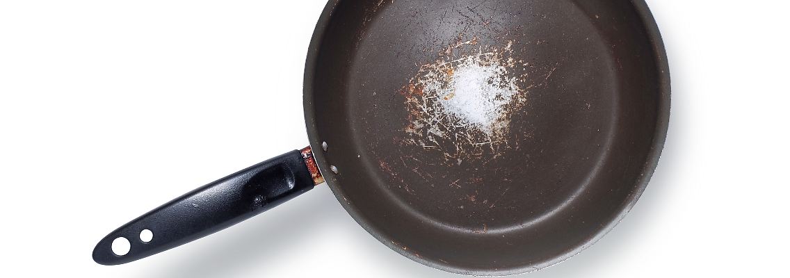 In beschichteten Pfannen können Chemikalien mit gesundheitsbedenklichen Eigenschaften enthalten sein.