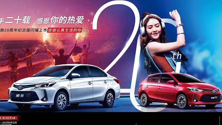Lockangebot von Toyota: Kauf ein Elektroauto und bekomme einen Verbrenner gratis dazu.