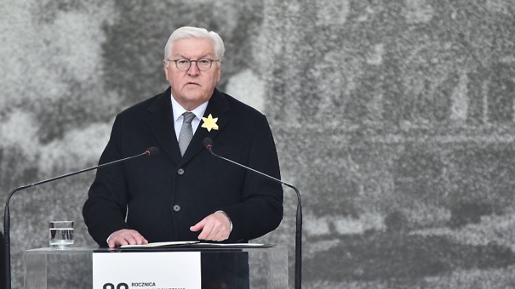 Der Bundespräsident beginnt seine Rede zunächst auf Jiddisch. 