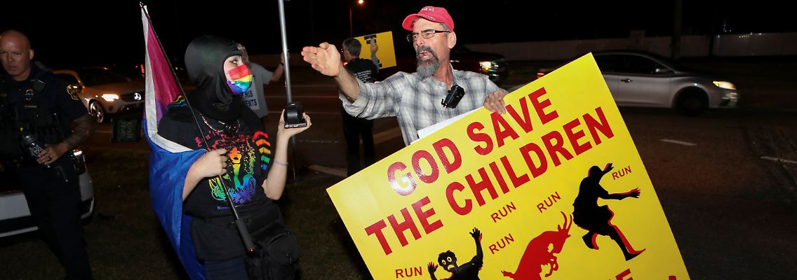 2022-12-30T035324Z_2123940390_RC20GY9GA62G_RTRMADP_3_USA-LGBTQ-FLORIDA.JPG