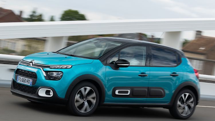 Der Citroën C3 fällt unter anderem durch die seitlich angebrachten Airbumps auf.