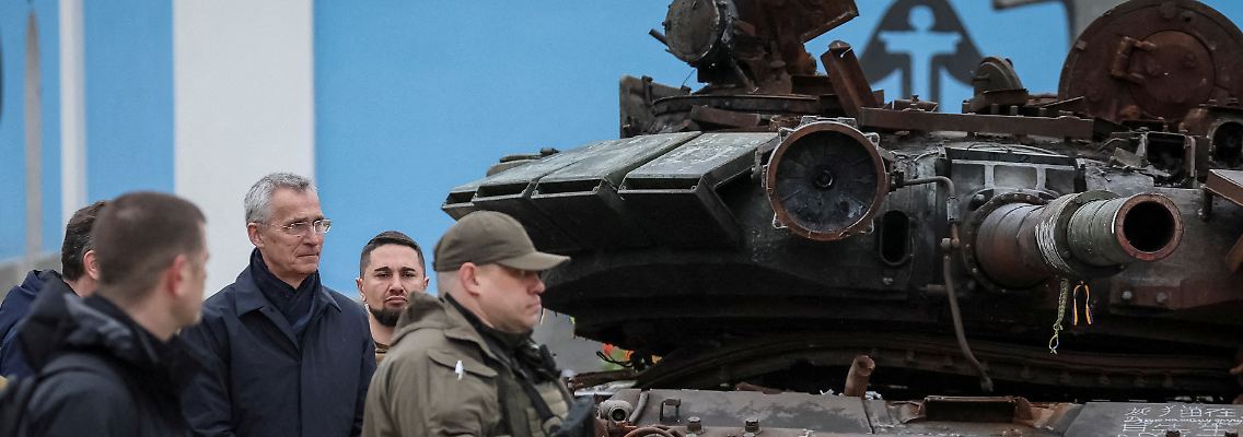2023-04-20T084219Z_1225033347_RC28I0AJ8HXE_RTRMADP_3_UKRAINE-CRISIS-NATO.JPG