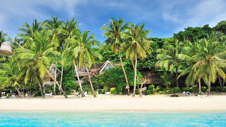 Zwei Männer und eine Frau aus Deutschland sowie eine Niederländerin sollen in ein Urlaubsresort eingedrungen sein.