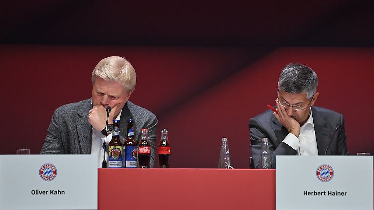 Grübelten schon bei der Jahreshauptversammlung 2022: Kahn und Hainer.