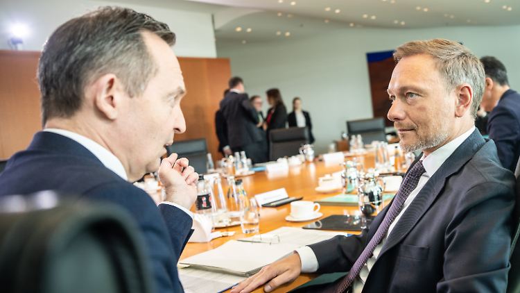 Finanzminister Lindner und Verkehrsminister Wissing dürften auch künftig dafür sorgen, dass ihre Wähler merken, dass die FDP "ihre Haut teuer verkauft", wie es Professor Marschall bei ntv.de sagt.