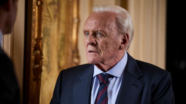 Der 85-jährige Oscarpreisträger Anthony Hopkins wird als Kaiser Vespasian über Tod und Leben in der Arena entscheiden.