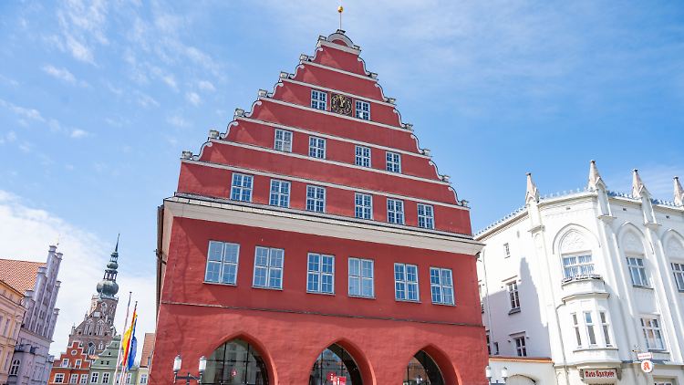 Das Rathaus von Greifswald: Die Bürgerschaft setzt einen Volksentscheid am 19. Juni an.