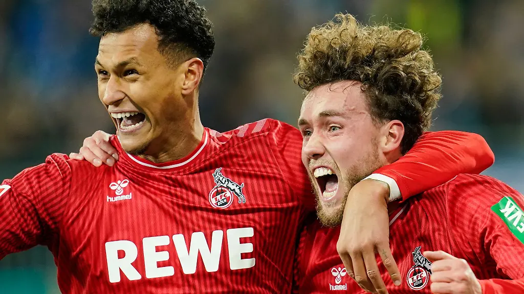 Koelns-Davie-Selke-l-und-Koelns-Torschuetze-Luca-Waldschmidt-jubelt-ueber-das-Tor-zum-0-2