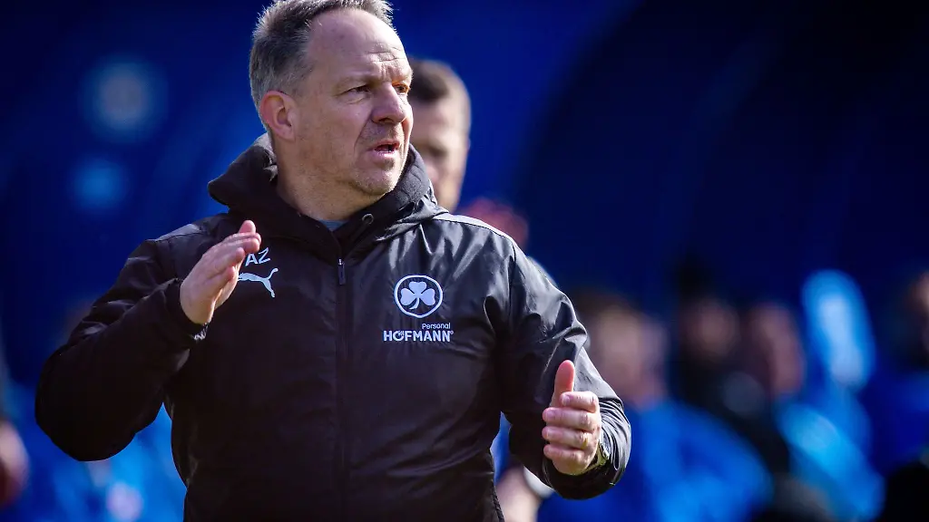 Trainer-Alexander-Zorniger-von-Greuther-Fuerth