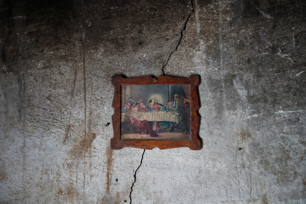 A-painting-of-The-Last-Supper-is-placed-in-the-house-of-Luis-Alberto-Moreno